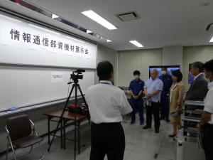 通信部展示会視察