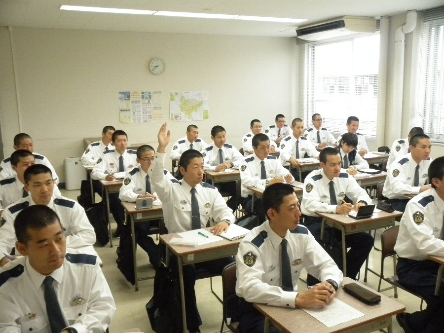 写真：警察学校の授業風景