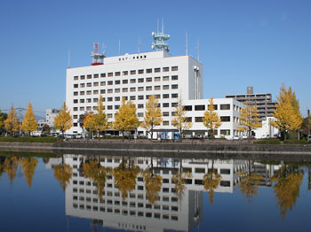 写真：佐賀県警察本部庁舎