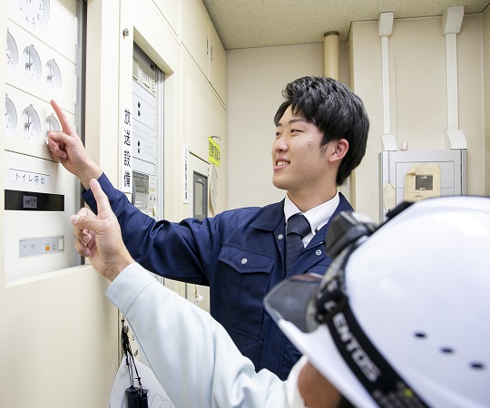 施設装備課　主事